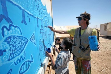US Artist, Syrian Children Beautify a Refugee Camp