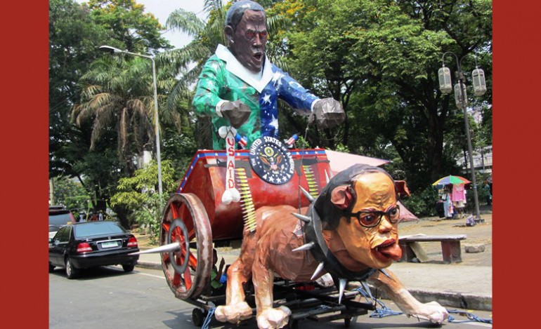 Obama-Noy effigy delights crowds as it journeys to Mendiola