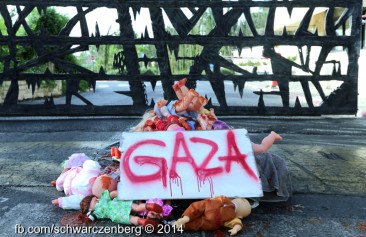 Jewish activists light children’s dolls on fire at Yad Vashem to protest Gaza attack