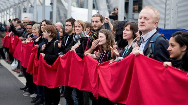 Decrying Draft Deal ‘Fails Humanity,’ COP21 Protesters Draw Red Line